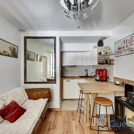 Confortable Quartier Abbesses